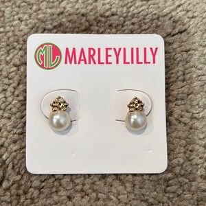 Cute pearl earrings. Never been used.